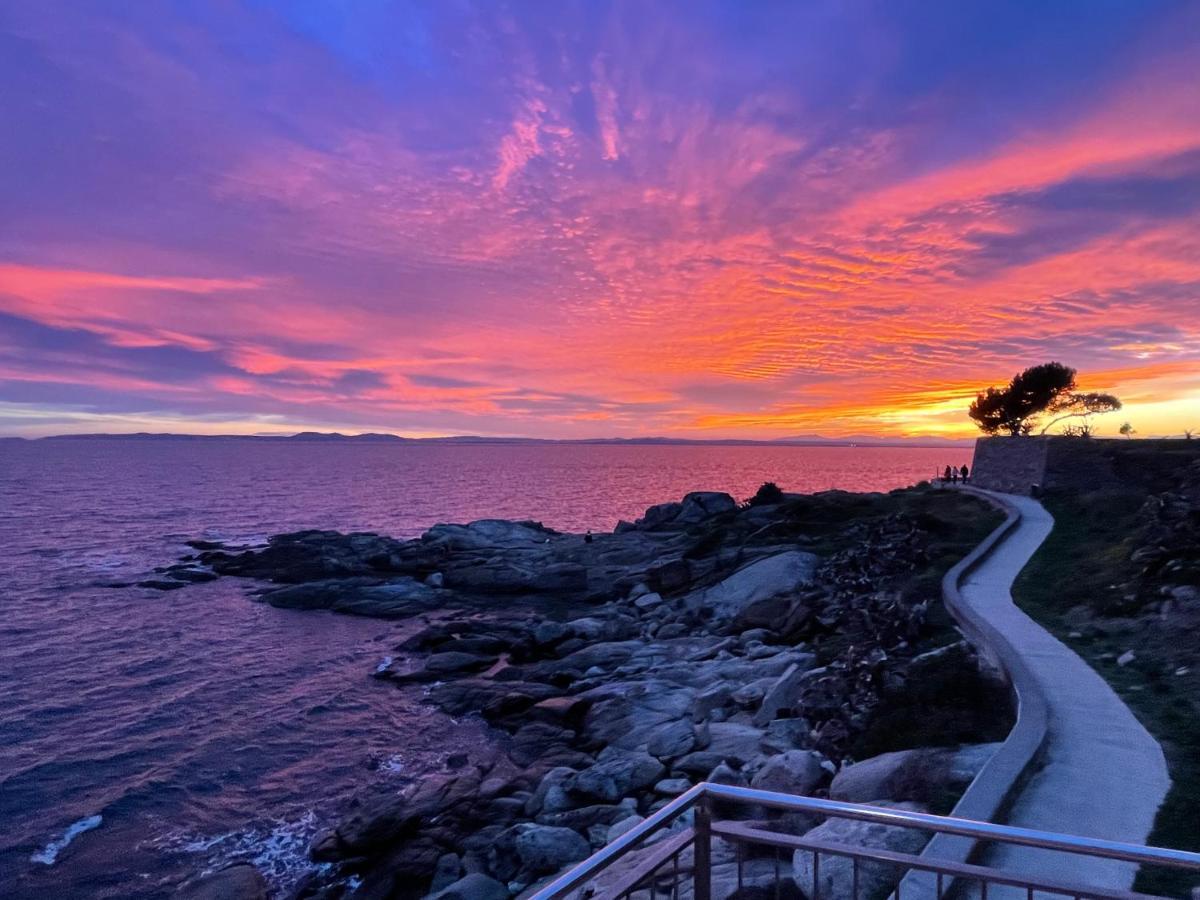 Magnifique Appartement En Front De Mer, Caneylles Roses Esterno foto