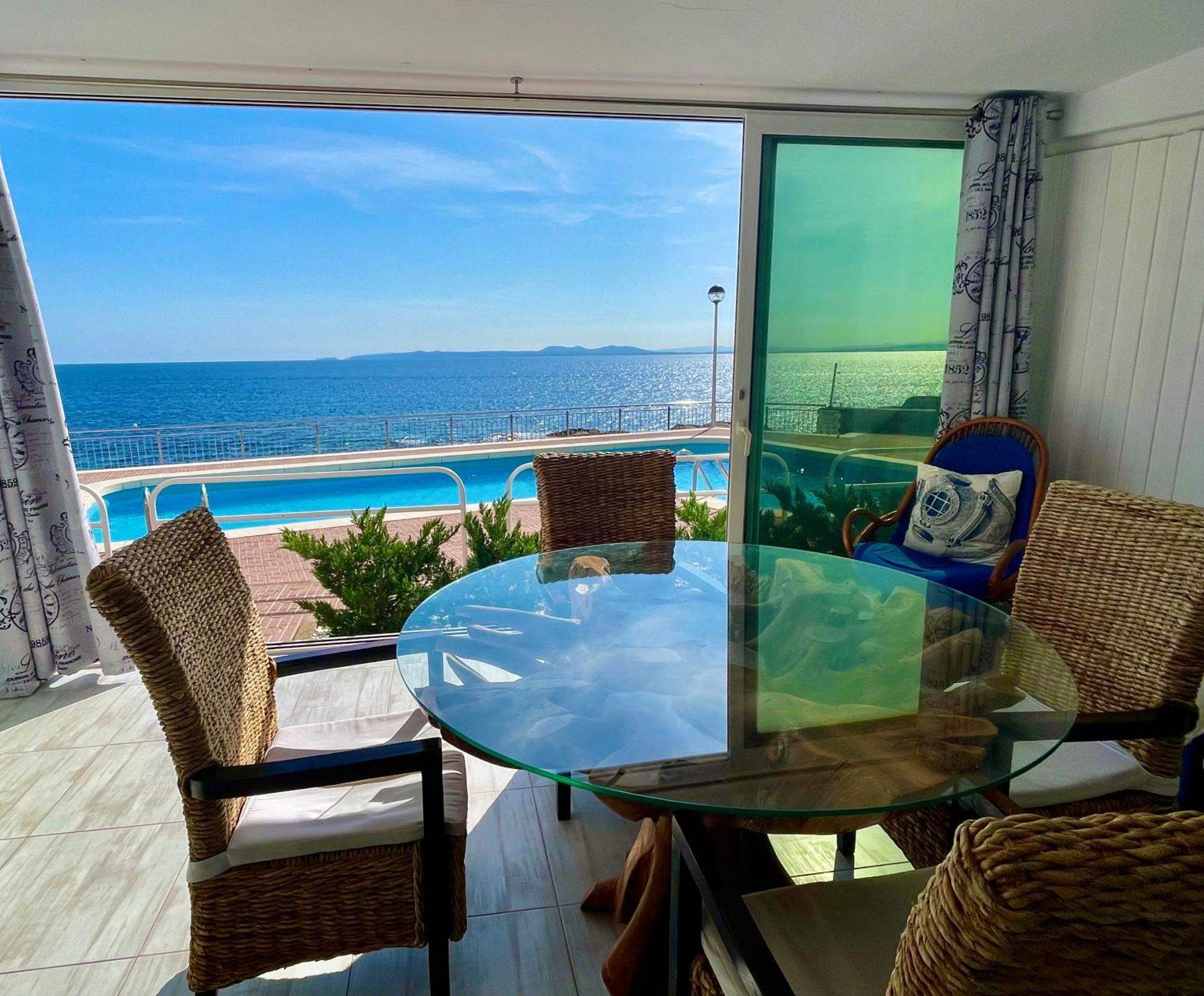 Magnifique Appartement En Front De Mer, Caneylles Roses Esterno foto