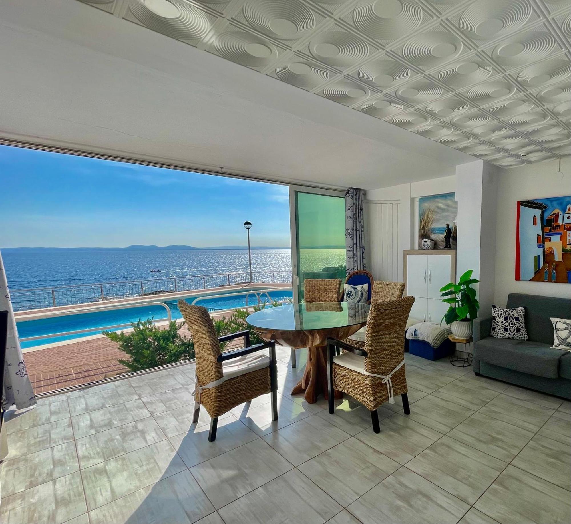 Magnifique Appartement En Front De Mer, Caneylles Roses Esterno foto